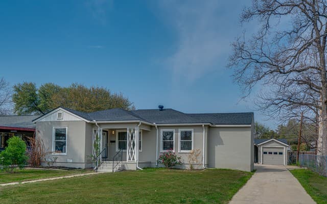 3-bedroom rental at 2411 W Huisache Ave in San Antonio, TX — photo 3