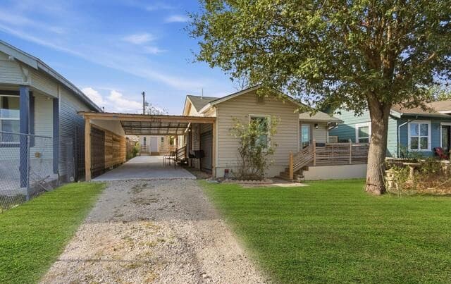 4-bedroom rental at 1210 Summit in San Antonio, TX — photo 1