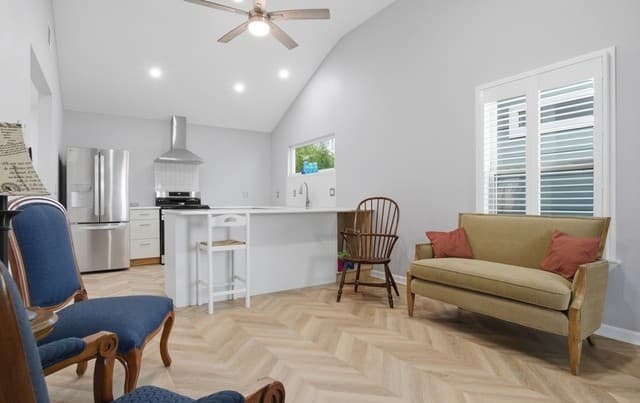 4-bedroom rental at 1210 Summit in San Antonio, TX — photo 3