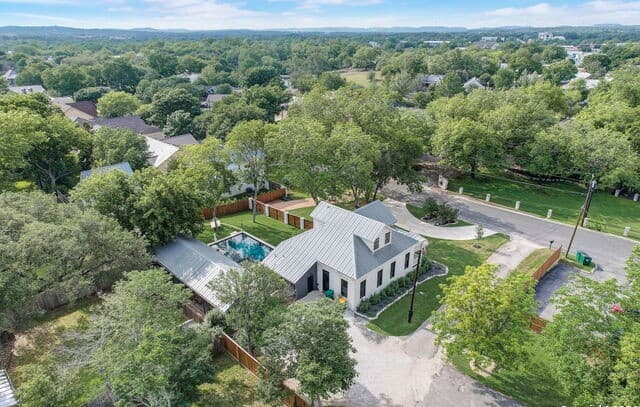 4-bedroom rental at 109 W Evergreen St in Boerne, TX — photo 1