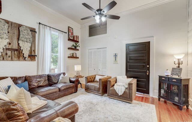 4-bedroom rental at 109 W Evergreen St in Boerne, TX — photo 5