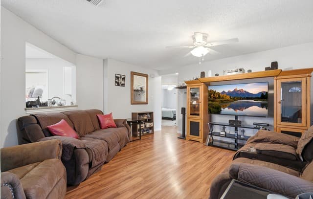3-bedroom rental at 3518 Cameron Springs in San Antonio, TX — photo 3