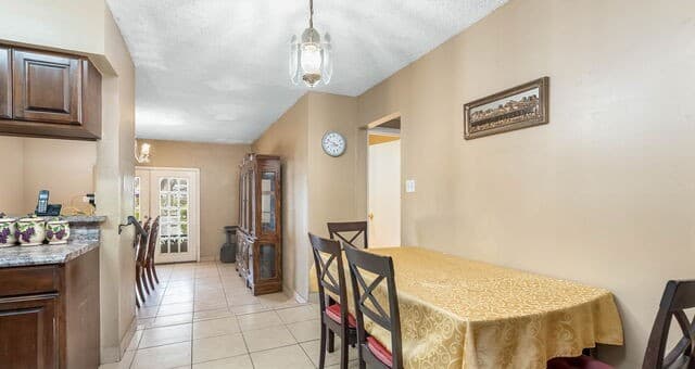 3-bedroom rental at 1702 Ann Arbor in San Antonio, TX — photo 4
