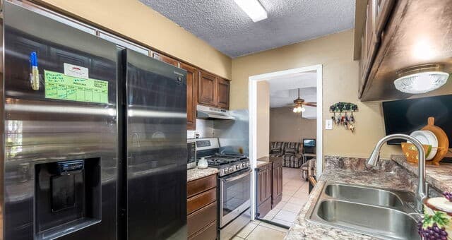 3-bedroom rental at 1702 Ann Arbor in San Antonio, TX — photo 5