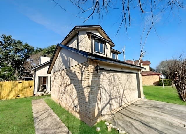 3-bedroom rental at 8510 Wood Dew in San Antonio, TX — photo 2