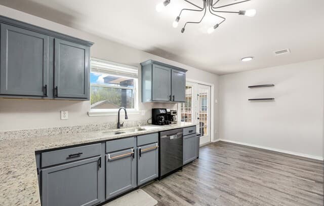 3-bedroom rental at 6914 Caribou in San Antonio, TX — photo 5