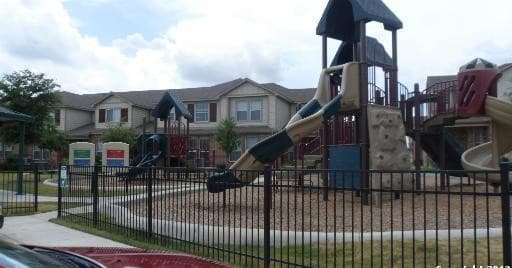 3-bedroom rental at 2608 Grayson Way in San Antonio, TX — photo 3