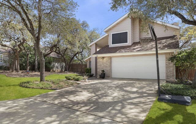 4-bedroom rental at 9318 Jorwoods in San Antonio, TX — photo 2