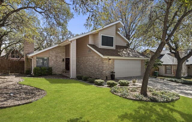 4-bedroom rental at 9318 Jorwoods in San Antonio, TX — photo 3