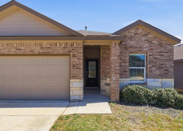 4-bedroom rental at 12914 Rosemary Bnd in St Hedwig, TX — photo 2