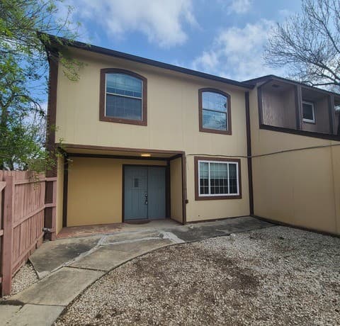 3-bedroom rental at 12020 Maplerock in San Antonio, TX — photo 1