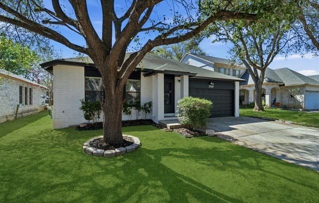 3-bedroom rental at 3909 Davenport in Schertz, TX — photo 2
