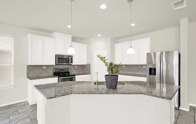 4-bedroom rental at 424 Landmark Falls in Cibolo, TX — photo 3