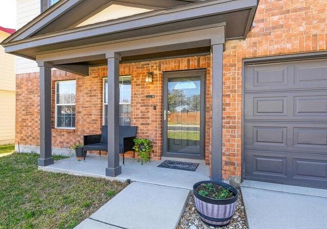 4-bedroom rental at 9842 Magnolia in San Antonio, TX — photo 2