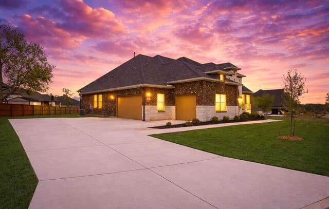 4-bedroom rental at 169 Storm Way in Castroville, TX — photo 3
