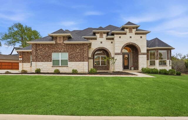 4-bedroom rental at 169 Storm Way in Castroville, TX — photo 5
