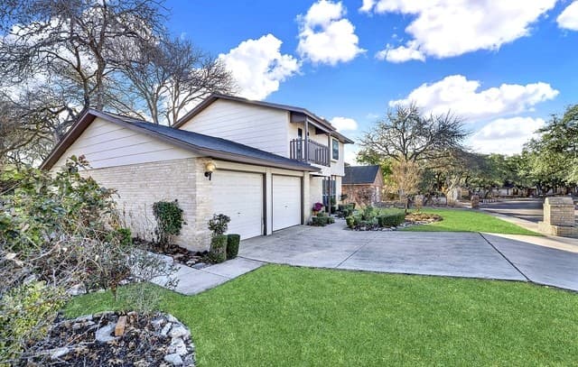 3-bedroom rental at 8542 Timberbriar St in San Antonio, TX — photo 3