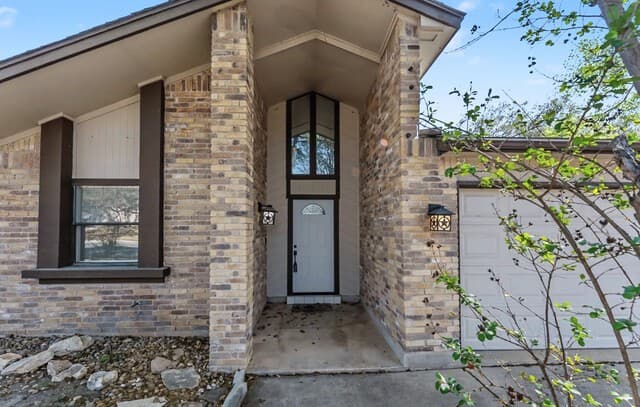 4-bedroom rental at 5934 Spring Valley in San Antonio, TX — photo 3