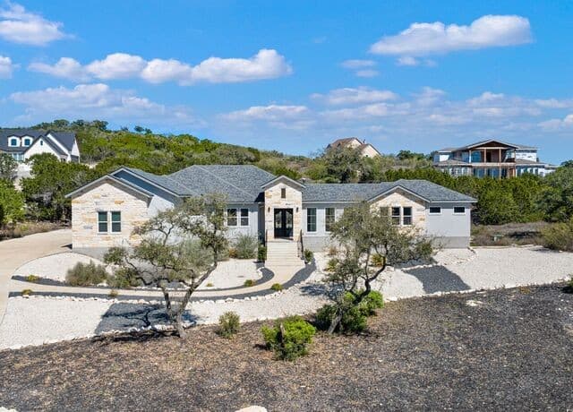 4-bedroom home for sale at 250 Pr 2775 in Mico TX