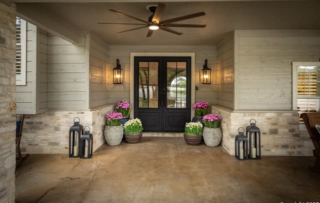 5-bedroom rental at 7046 Devonshire in Spring Branch, TX — photo 5