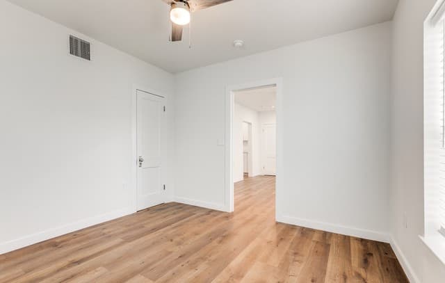 2-bedroom rental at 918 McIlvaine in San Antonio, TX — photo 5