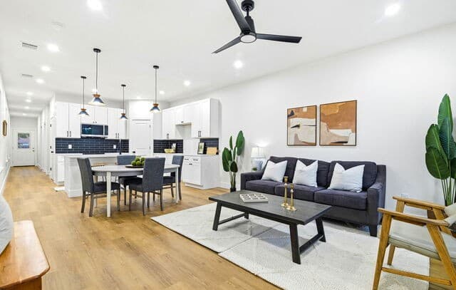 3-bedroom rental at 1801 W Southcross Blvd in San Antonio, TX — photo 5