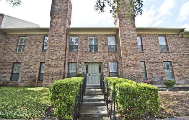 2-bedroom rental at 201 Ellwood Unit 107 in San Antonio, TX — photo 1