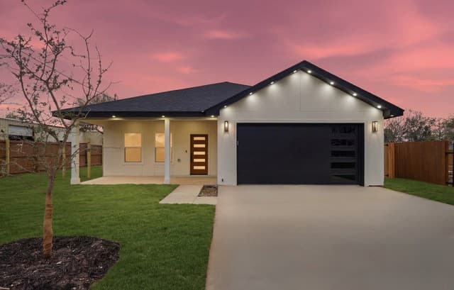 4-bedroom rental at 1635 E Chavaneaux in San Antonio, TX — photo 1