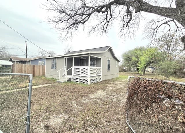 2-bedroom rental at 118 Fuente in San Antonio, TX — photo 1