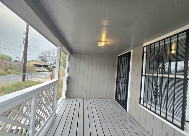 2-bedroom rental at 118 Fuente in San Antonio, TX — photo 3
