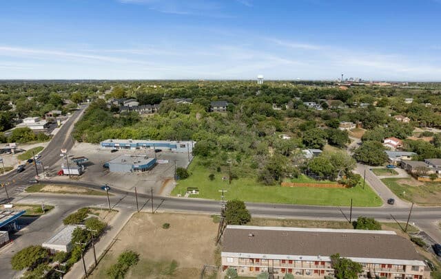 rental at 4700 Pecan Valley in San Antonio, TX — photo 2