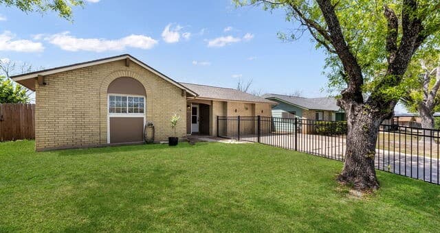 3-bedroom rental at 7626 Meadow Lawn in San Antonio, TX — photo 1