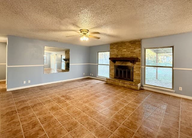 3-bedroom rental at 5718 Timberhill in San Antonio, TX — photo 2