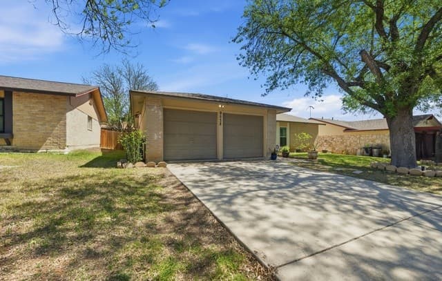 3-bedroom rental at 9538 New World in San Antonio, TX — photo 2