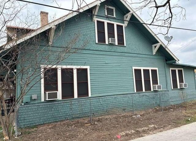 rental at 520 Paschal in San Antonio, TX — photo 3