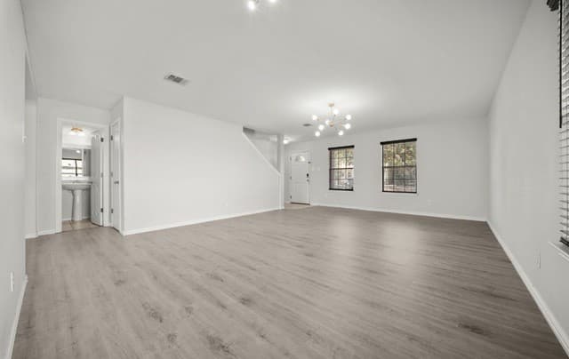 4-bedroom rental at 902 Magnolia Bend in San Antonio, TX — photo 4