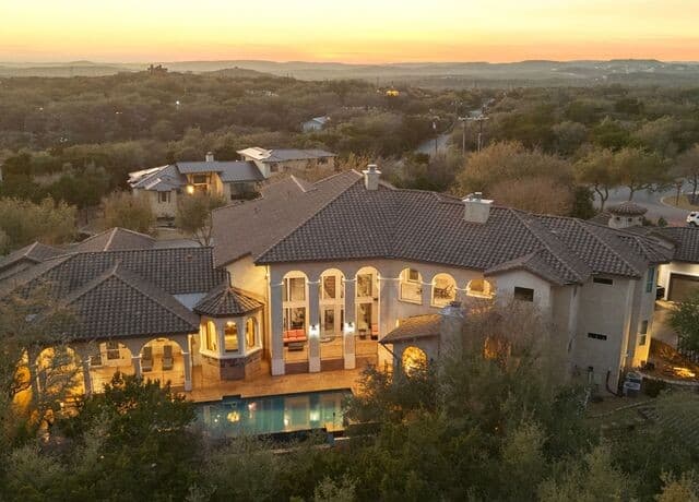 5-bedroom rental at 8730 Terra Gate in San Antonio, TX — photo 3