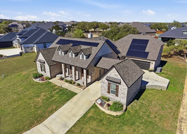 4-bedroom rental at 499 Poe in Castroville, TX — photo 2