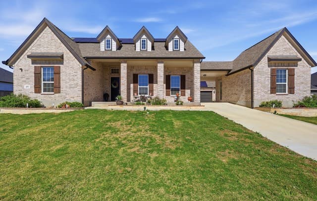 4-bedroom rental at 499 Poe in Castroville, TX — photo 3