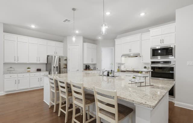 4-bedroom rental at 499 Poe in Castroville, TX — photo 4