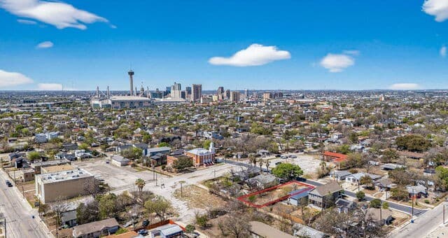 home for sale at 920 W Martin Luther King in San Antonio TX