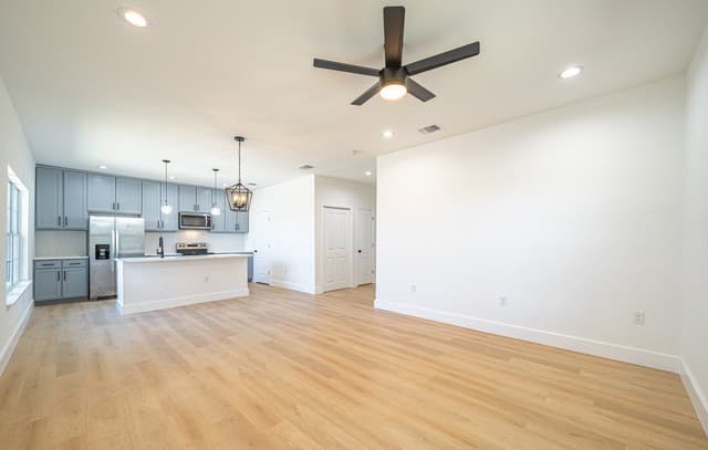 3-bedroom rental at 934 Sherman in San Antonio, TX — photo 2