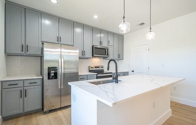 3-bedroom rental at 934 Sherman in San Antonio, TX — photo 3