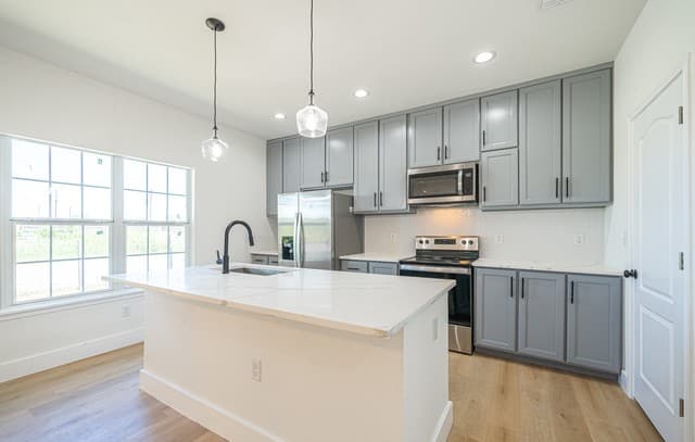 3-bedroom rental at 934 Sherman in San Antonio, TX — photo 5