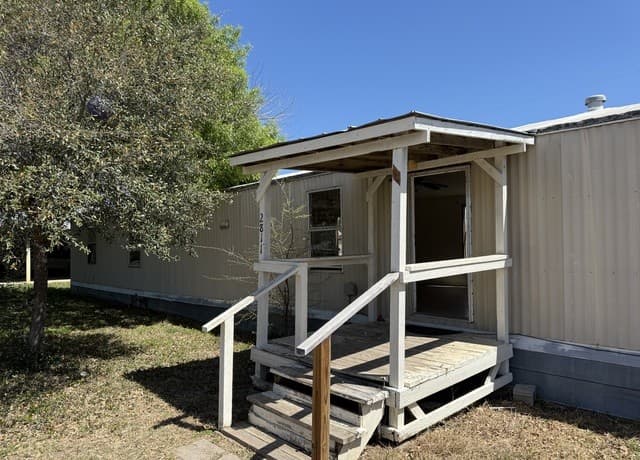 2-bedroom rental at 2811 Southern Breeze in Hondo, TX — photo 1