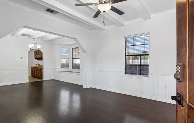 4-bedroom rental at 438 Rigsby in San Antonio, TX — photo 4