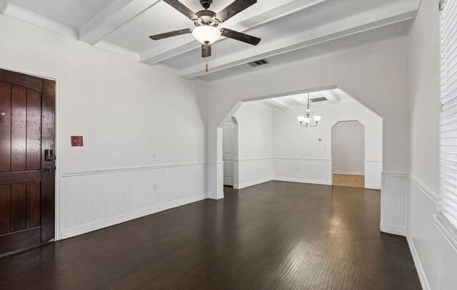 4-bedroom rental at 438 Rigsby in San Antonio, TX — photo 5