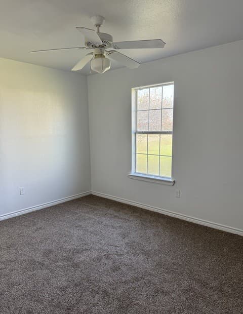 3-bedroom rental at 112 San Antonio Street in Runge, TX — photo 5