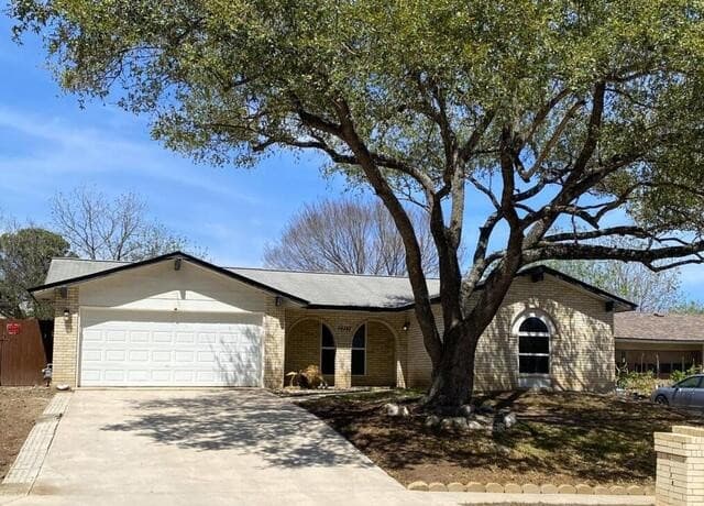 3-bedroom rental at 14147 Swallow in San Antonio, TX — photo 1