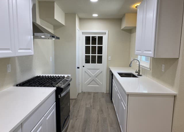 3-bedroom rental at 14147 Swallow in San Antonio, TX — photo 2